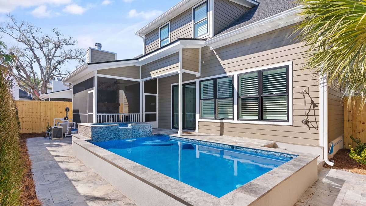 King City House | New Home in King City, Sleeps 10, Pool and Screened in Porch with TV!