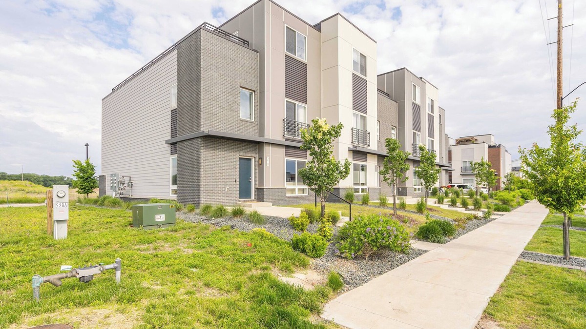 Downtown Des Moines House | NEW home located downtown!Family-friendly, walkable to coffee shops, restaurants