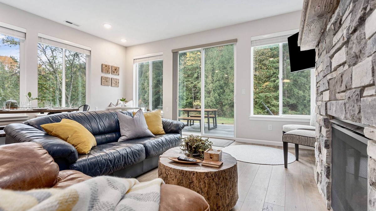 Bellingham House | New home on peaceful 5acr +hotub & dry sauna - Close to biking/hiking & downtown