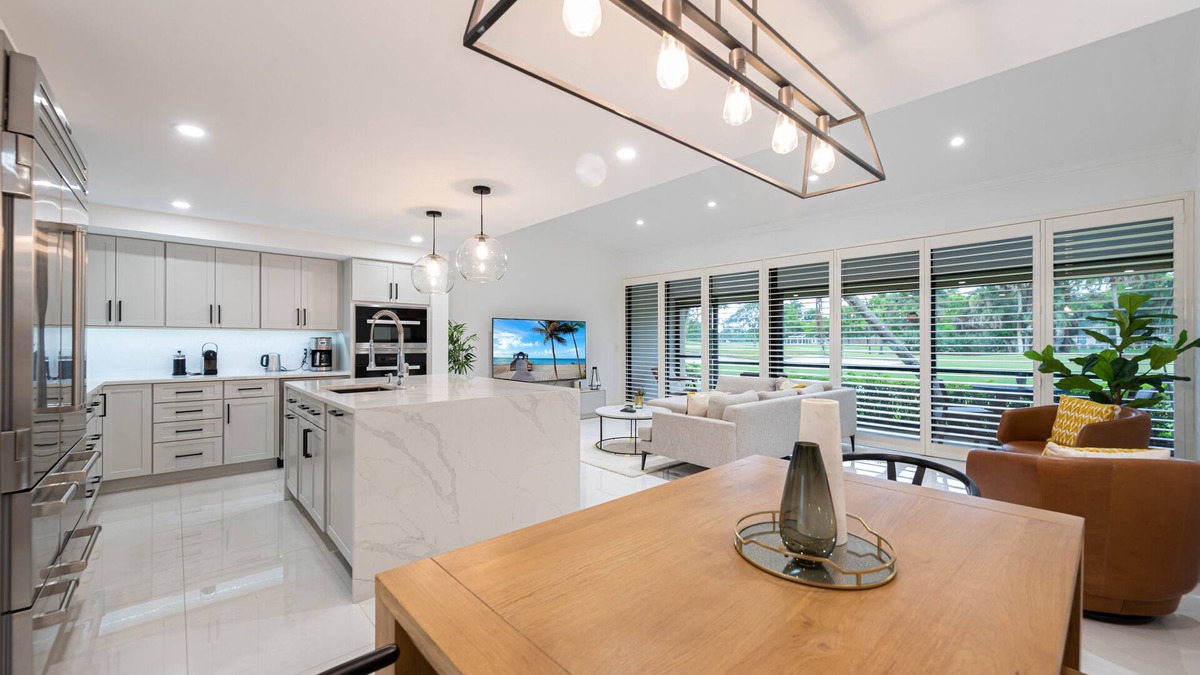 Hunt Club House | New Home on PGA National Golf Course with Private Hot Tub by Guaranteed Rental™