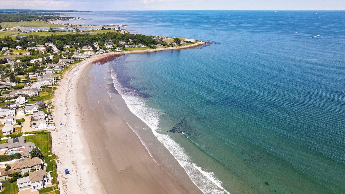 Rye House | NEW HOME! Sleeps 10 4Bdrm/4Bath PRIVATE LOT- Jenness Beach Gem!