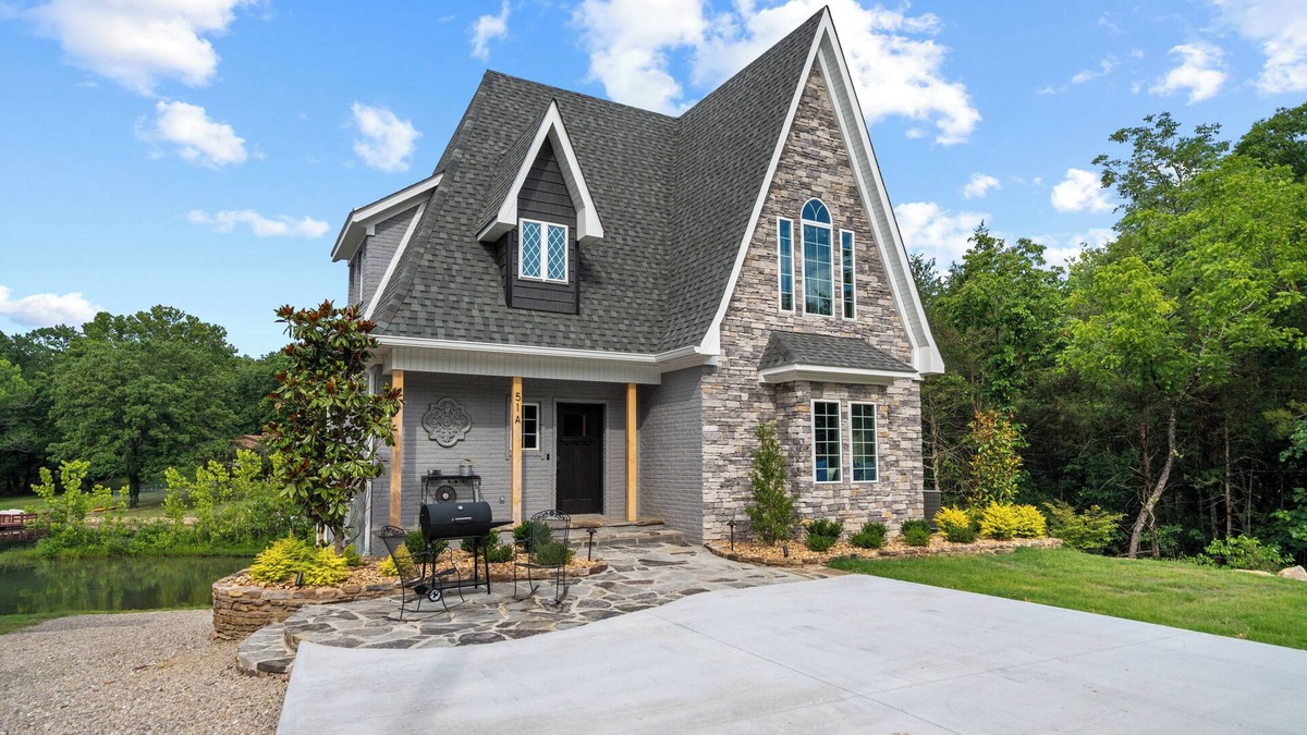 Cherokee Village House | New Home - Thunderbird Lakefront - Large Deck