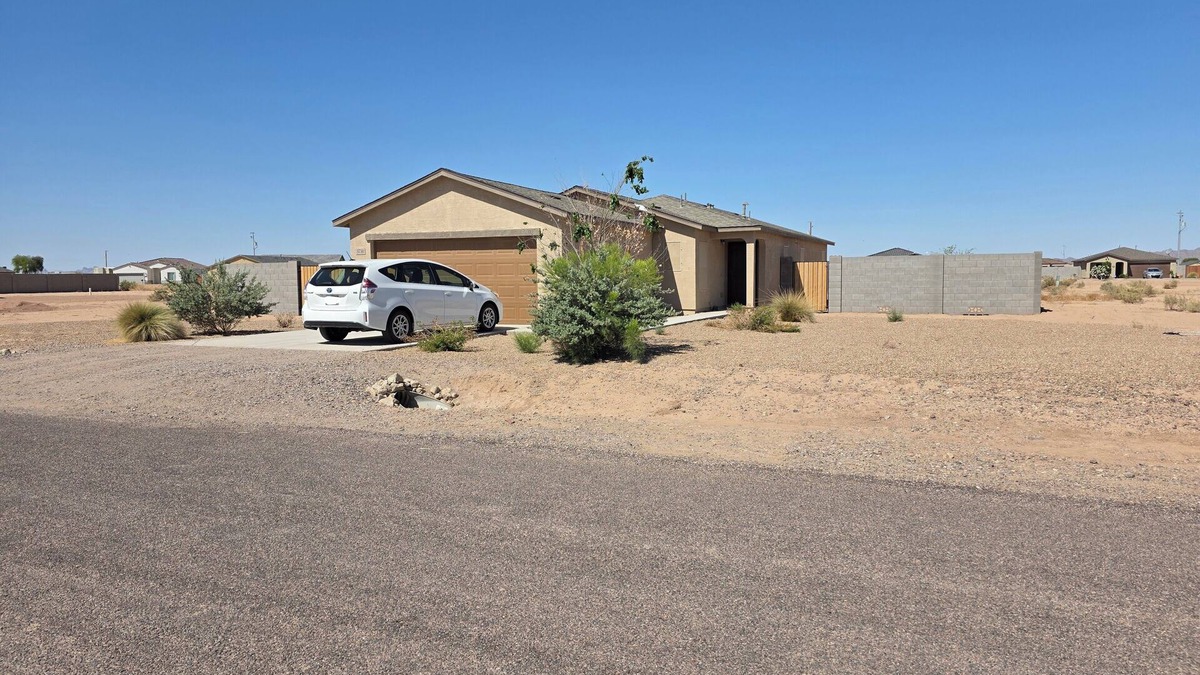 Eloy House | New home to enjoy family fun.