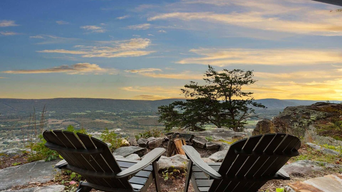 Lupton City Cabin | NEW Honeymoon Treehouse