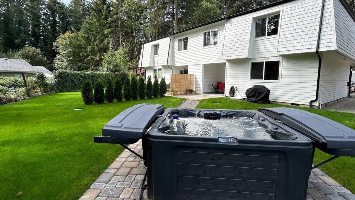 Gig Harbor House | NEW! Hot Tub, 3 BR, Sleeps 6, BBQ, Office, Dogs OK