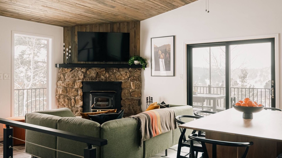 Bailey House | NEW Hot Tub + Arcade + Fire Pit + Mtn Views