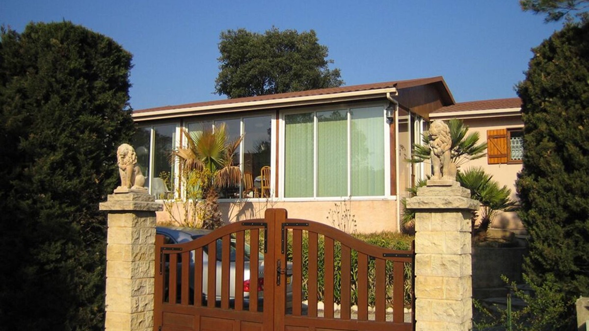 La Rouviere House | NEW -House in quiet location 7 km from beaches