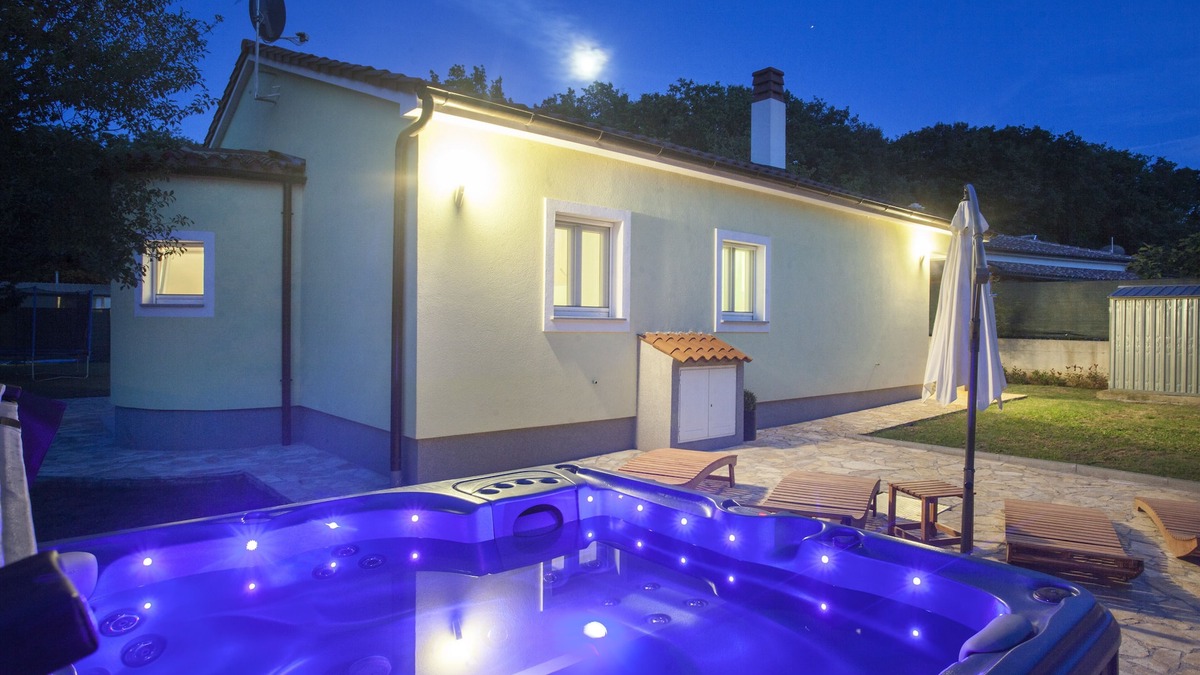 Pula House | New House Freeda * with whirlpool, WiFi, 4 bikes in price, Grill, Kids playground