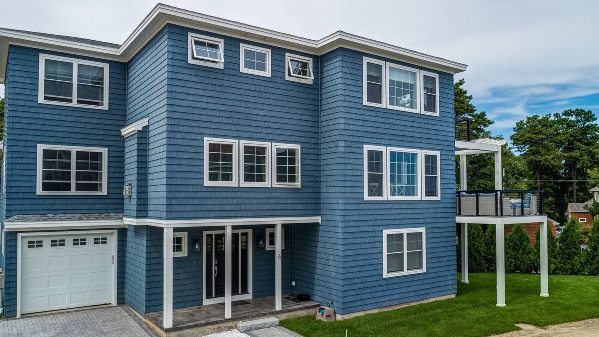 Southern Coast House | New house in Bayview Beach