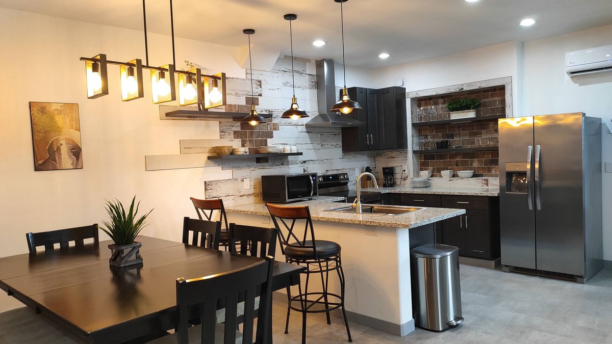 Medford House | New house with king beds and 3 full bathrooms