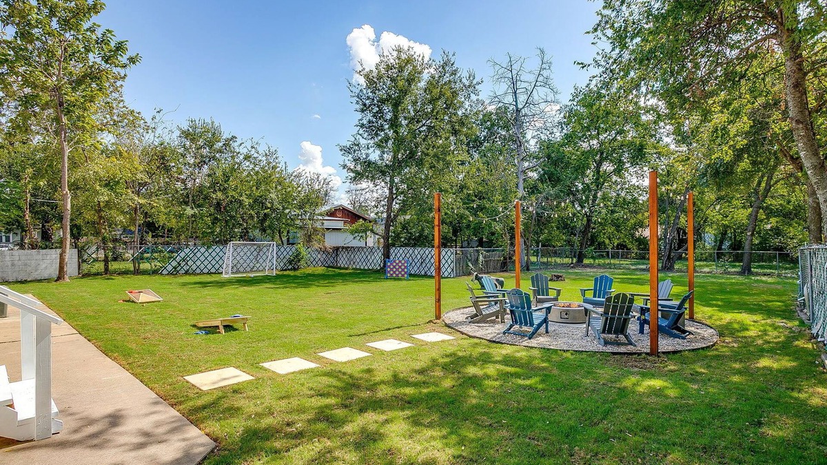 Stephenville House | *NEW* Howdy House | Walk to TSU, Gameroom & Yard