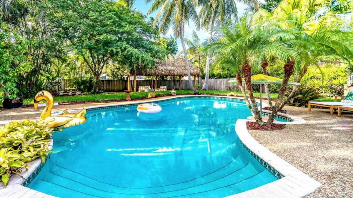 South Corals House | NEW! HTD POOL/HOT TUB/5 MIN TO BEACH/TIKI HUT!