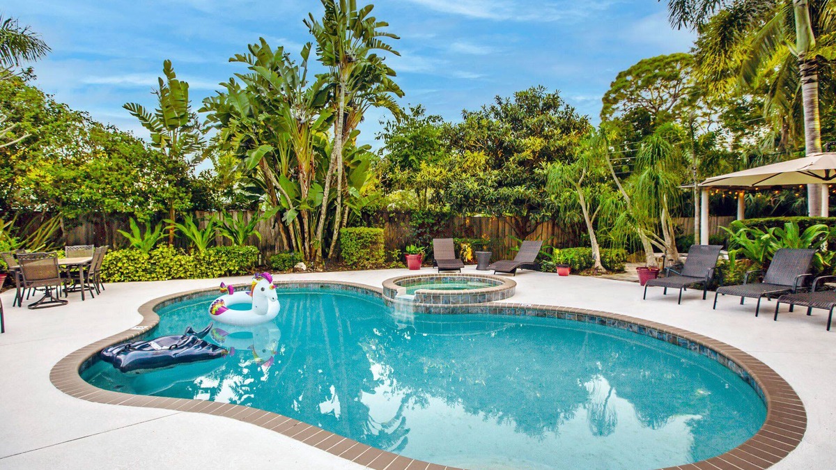 Bradenton House | NEW! Htd Pool, Spa, Firepit 3 Kings Chef Kitchen