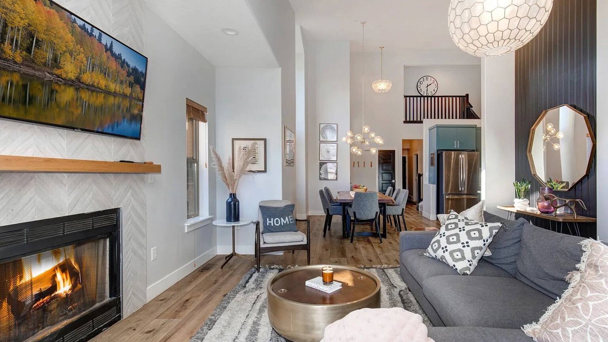 Park City House | New! Huge Family Retreat near Deer Valley Ski Gondola w/Hot Tub and Lake Views