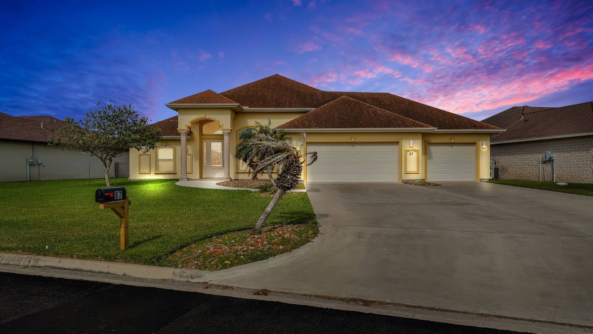 Laguna Vista House | NEW! Huge Modern Golf House W Resort Amenities 20% OFF first 3 bookings