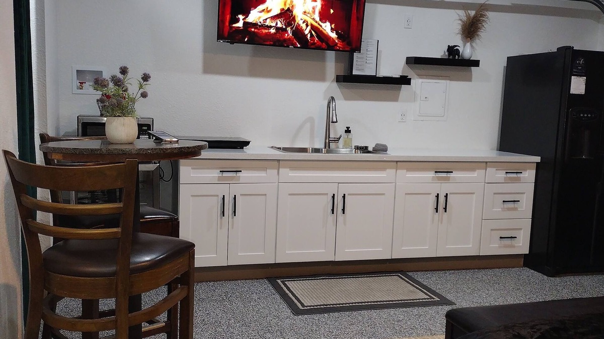 Citrus Heights Apartment | New ideal studio! Central and stylish!