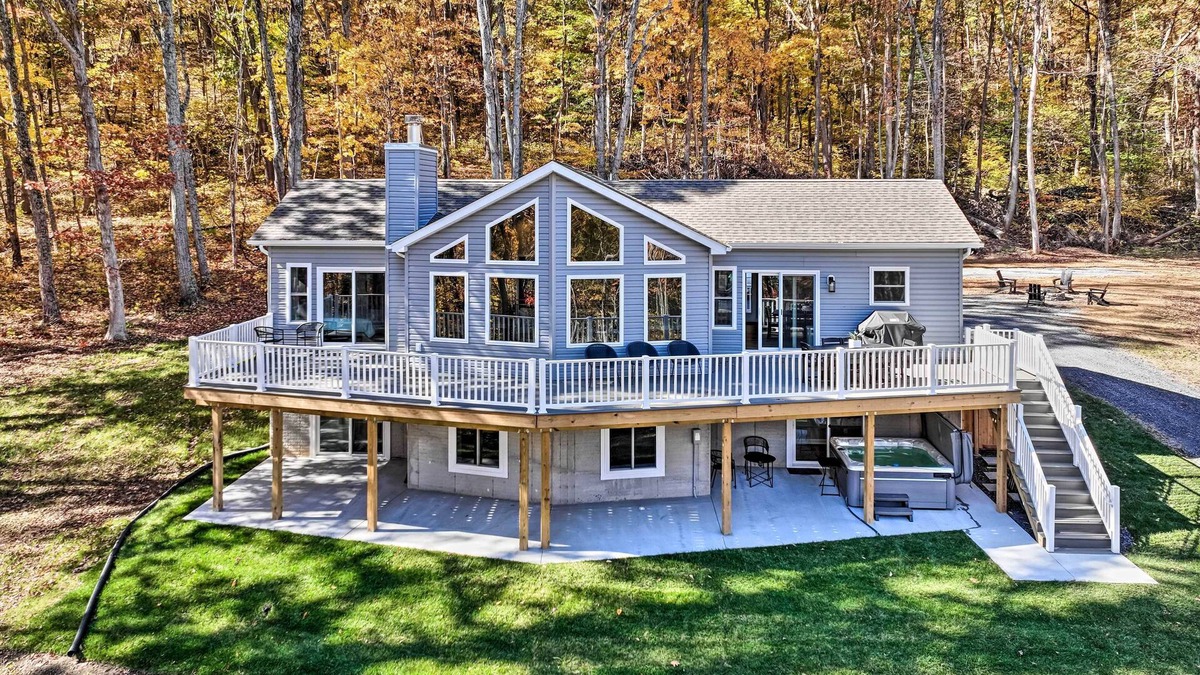 Bentonville House | NEW! Immaculate Sanctuary w/ Hot Tub & Fire Pit!