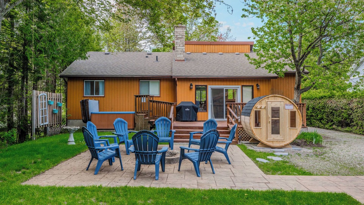Sauble Beach House | NEW in Sauble - Sauna & Hot Tub at Sauble Shores