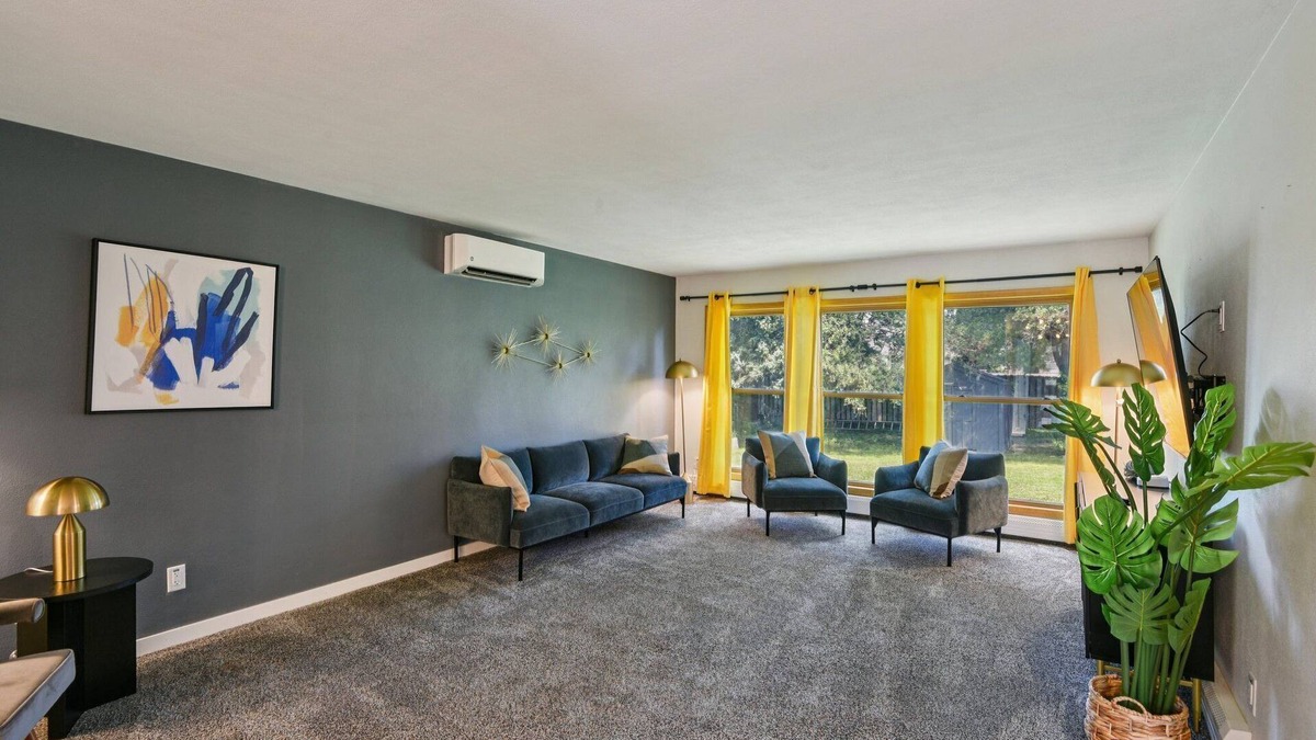 University Heights House | NEW! Iowa City 4BR Backyard Walk to Stadium