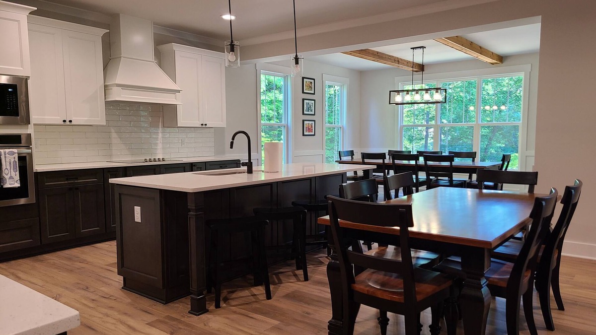 Mineral House | NEW June 2024 -LAKEFRONT 9 King Bedrooms/8 bath! Private Dock and Beach! 2 acres