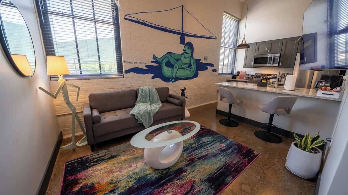 Buchanan Apartment | New King Bed Apartment: Brewery| River| Downtown