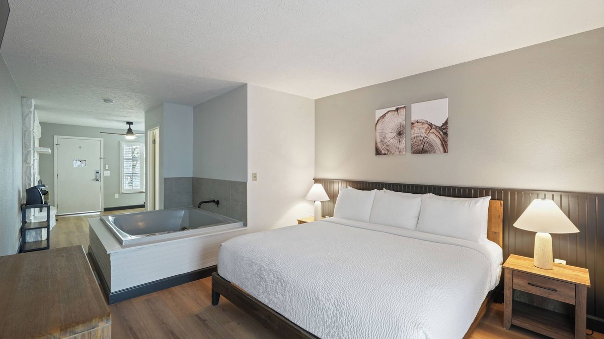 Townsend Hotel | New King Suite Getaway: Fireplace & Jacuzzi