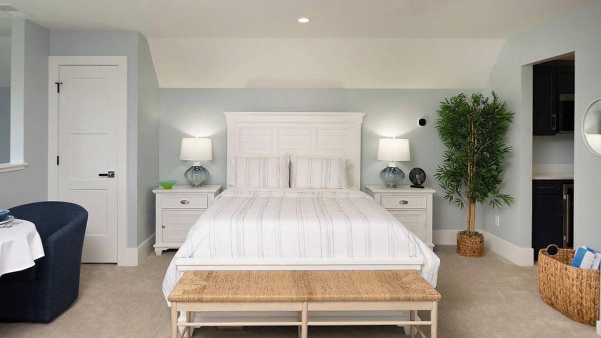 Douglas Apartment | New King Suite: In a beautiful location, with a beautiful design!