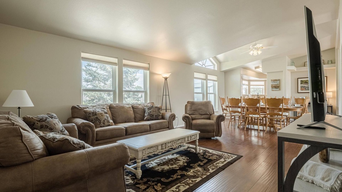 Loma House | NEW! Koko: Mountain Views, BBQ & Patio!