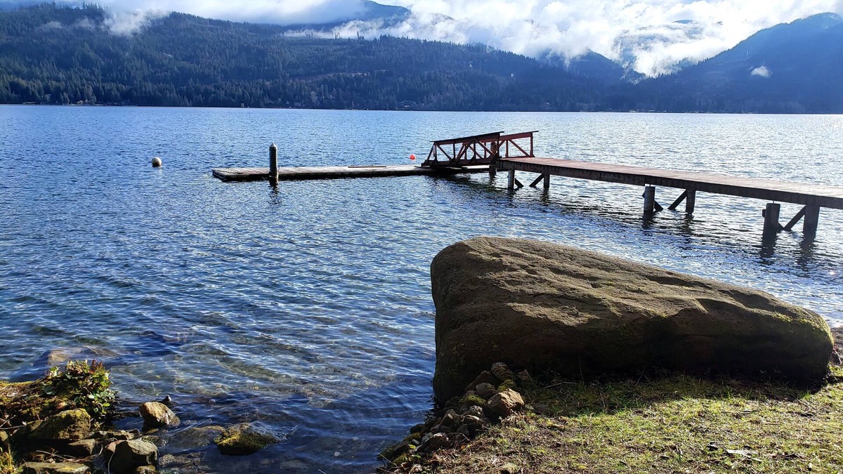 Sudden Valley Cabin | *NEW* Lakefront Cabin with Boat Dock