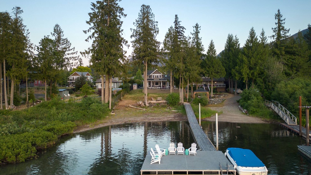 Lake Cowichan House | NEW Lakefront Home on Lake Cowichan