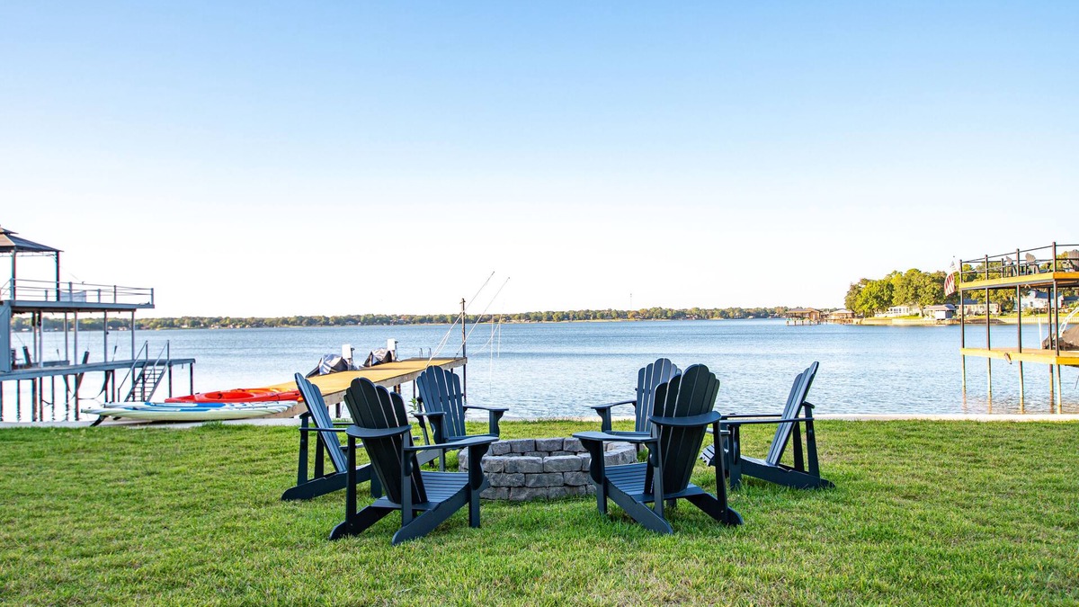 Carolyn Estates House | NEW Lakefront Luxury/5 bedroom/5 bathroom/LakeViews/Sleeps 18