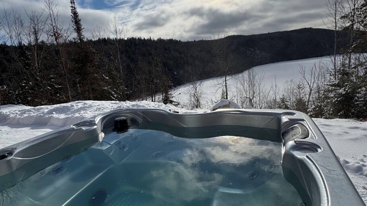 Val-des-Monts Villa | NEW! Lakefront Paradise: Spacious 5-Bedroom Retreat with Hot Tub Bliss