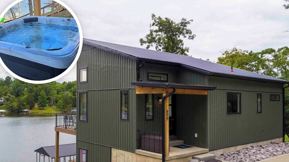 Williamstown House | New- Lakefront w/Dock- Hot tub-7 miles to Ark