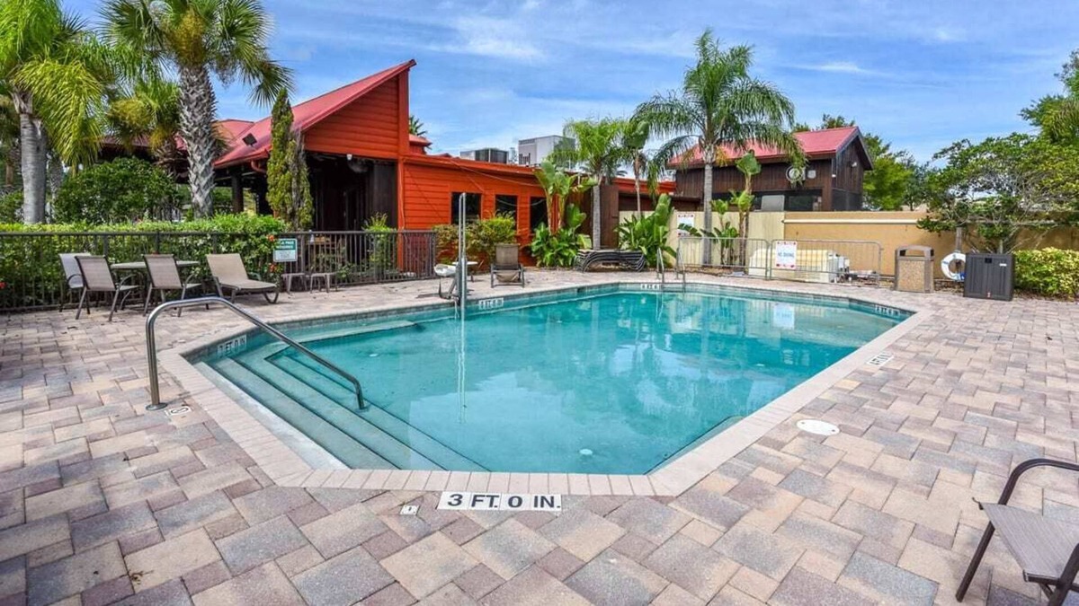 National Gardens Apartment | NEW Lakeview Stay, Onsite Pool, Near Harley Outlet