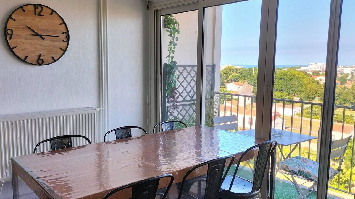 La Rochelle Apartment | New: large, bright apartment with sea view near center and port