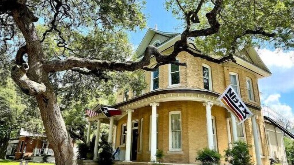 New Braunfels House | NEW-Large Groups, Center of Town: UNION HAUS