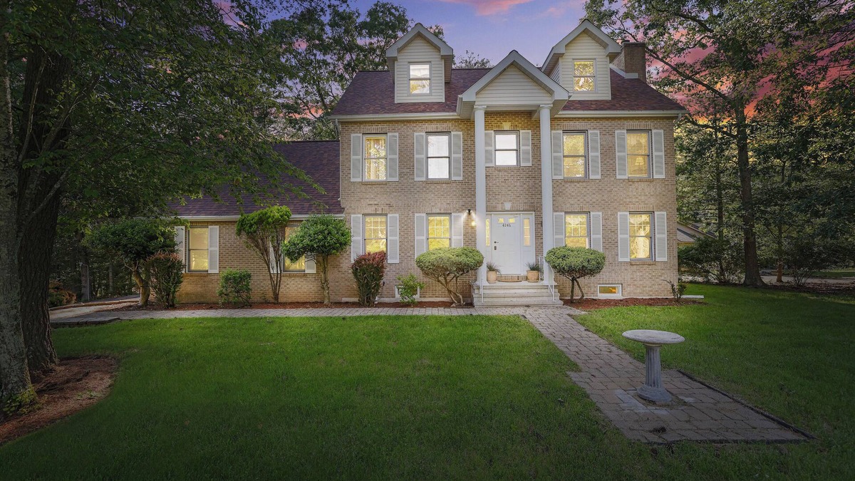 East Stroudsburg House | NEW! Large home in an upscale community close to all attractions! Hot Tub!