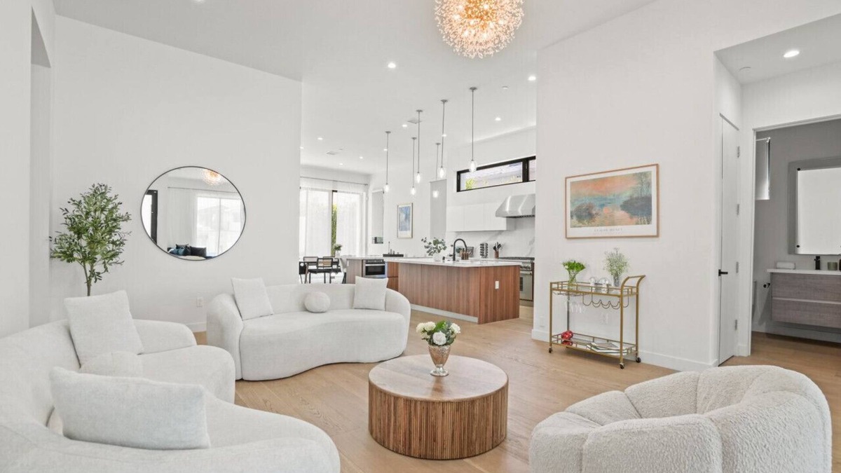 McLaughlin House | New Lavish Elegant 3Bd Family Home MarVista Pet Ok