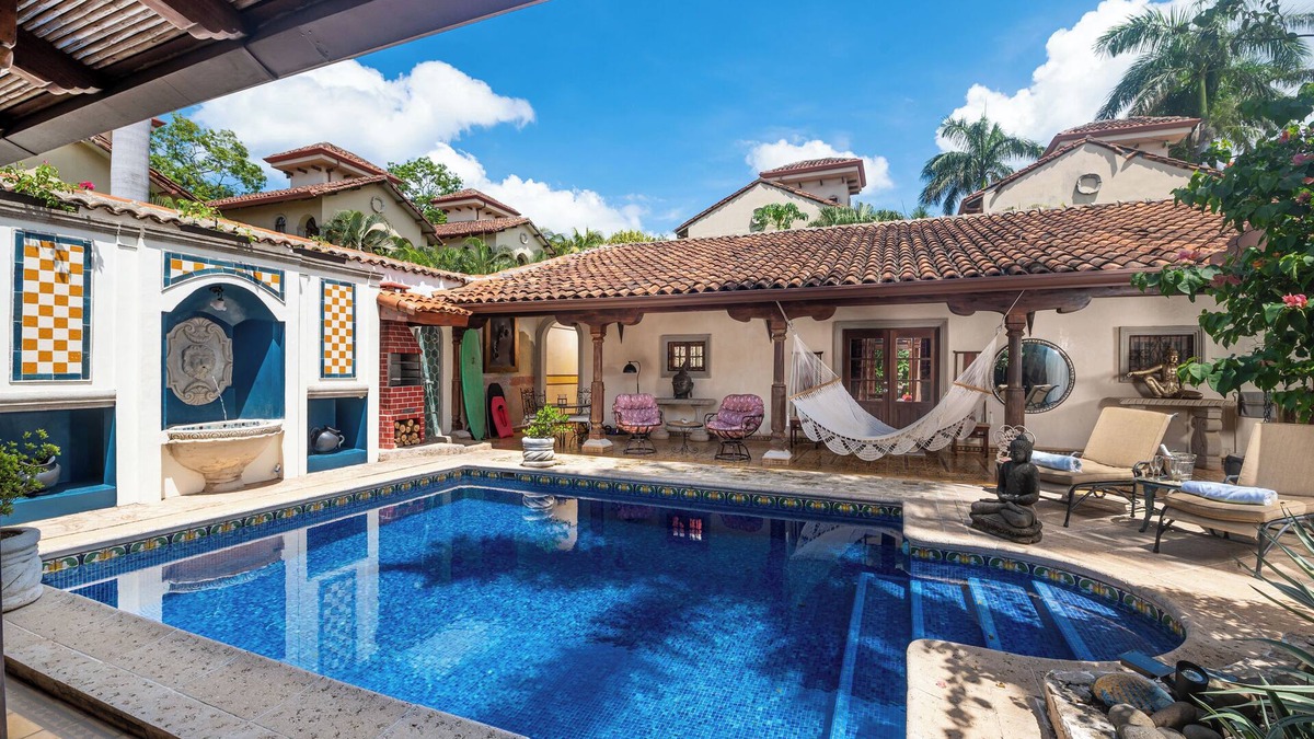 Tamarindo Villa | New listing, 3 bedrooms-gem in Tamarindo beach.