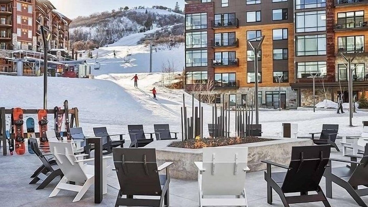 Park City Resort | NEW LISTING~5 Star Pendry Residence~SKI-IN SKI-OUT~ROOF TOP POOL~2 Kings~3 Bath