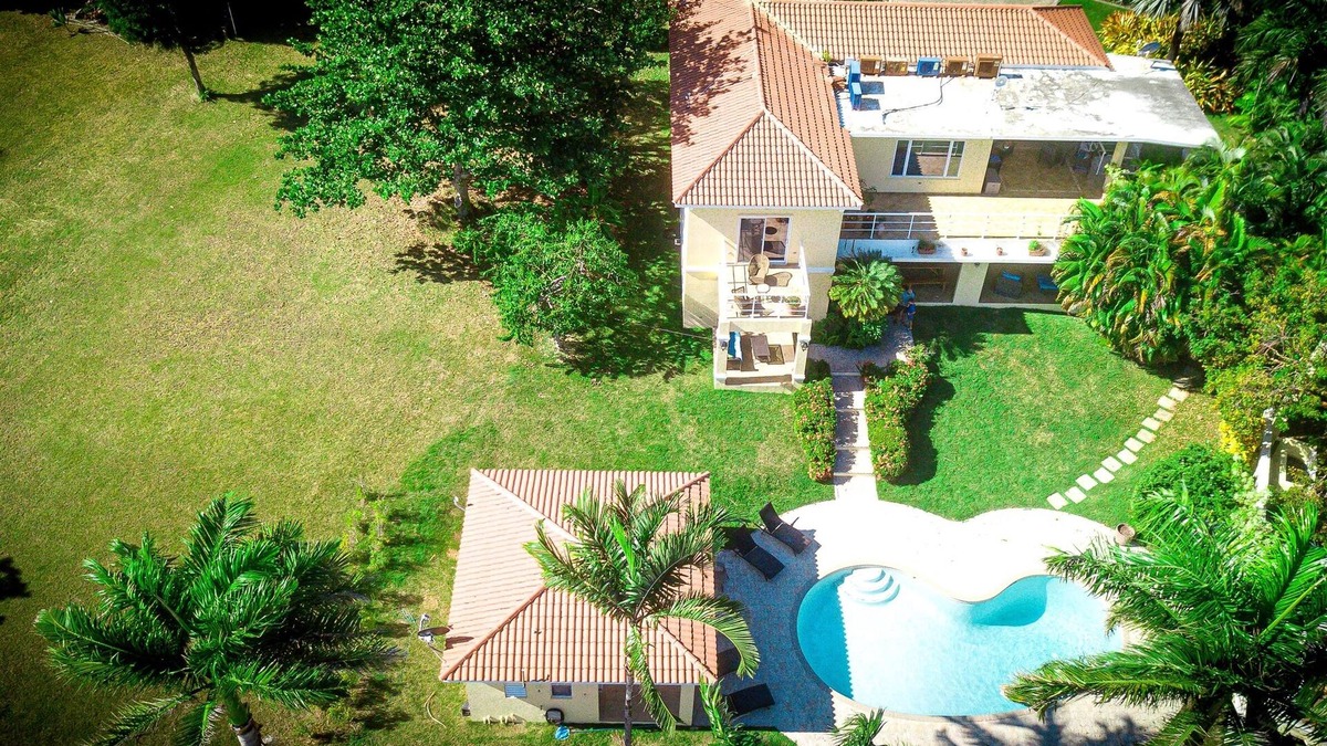 Puntas Villa | New listing! Amazing views, walk to beach!