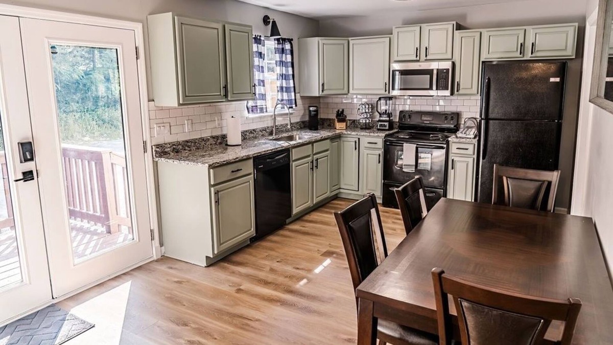 Lupton City House | NEW LISTING! Beautiful 3 Bed, 2.5 Bath Townhouse by RedAwning