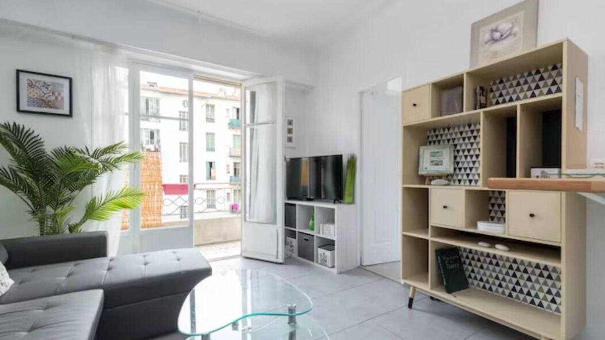 Vernier Apartment | New Listing! Bright & spacious 2 beds close by Ave. Jean Medecin & Nice-Ville