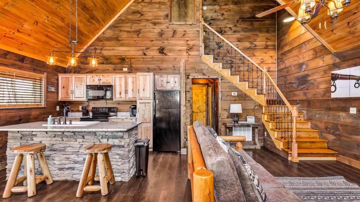 Langston Cabin | New Listing - Cabin on Lake Guntersville