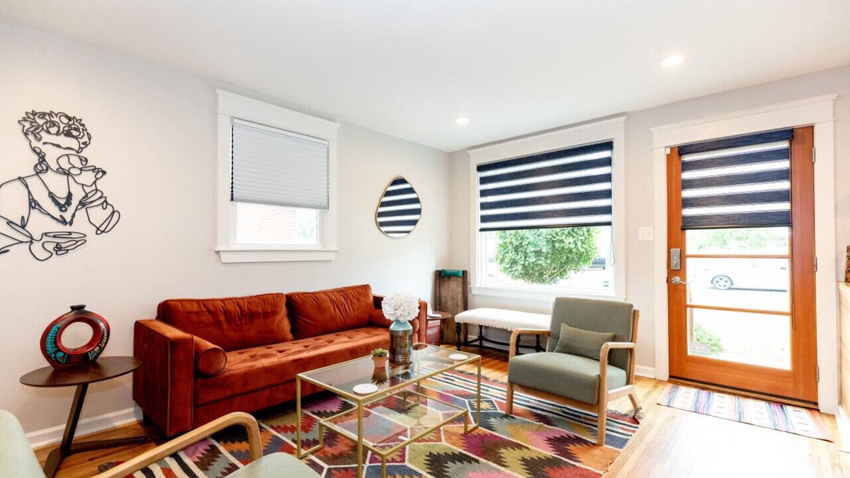 Woodbine House | NEW LISTING! Casa Azul: King Beds, Close 2 Broadway HOT Tub with Private Yard