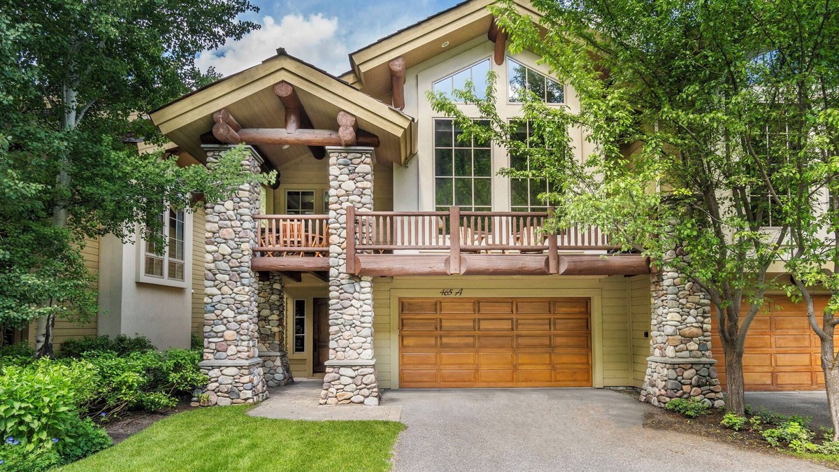 Ketchum House | New Listing! Central Park Townhome Minutes to Downtown, Trails and River Run