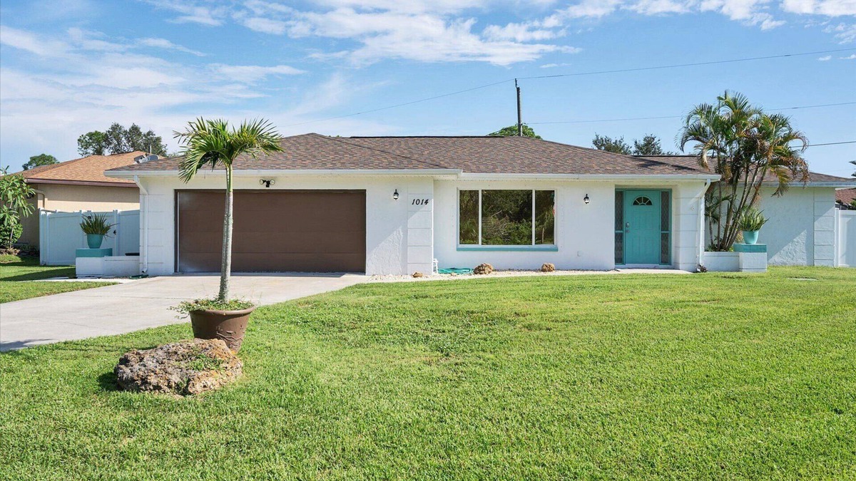 Port Charlotte House | New Listing! Charlotte Harbor Area Resort, 120mi to Disney & 134mi to Universal - GRH748965