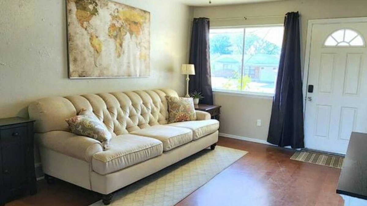South Oklahoma City House | New Listing ~ Copper Lamp Cottage. Pet Friendly