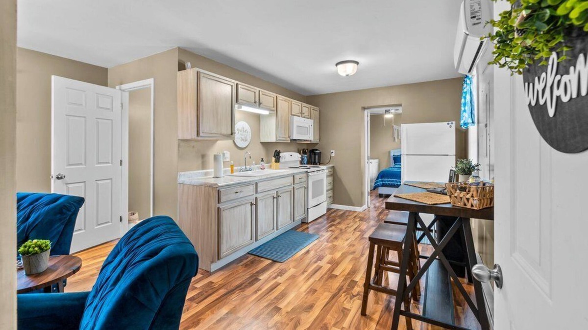 Anna Apartment | *New Listing* Cozy 2 BR close to wineries and hikes