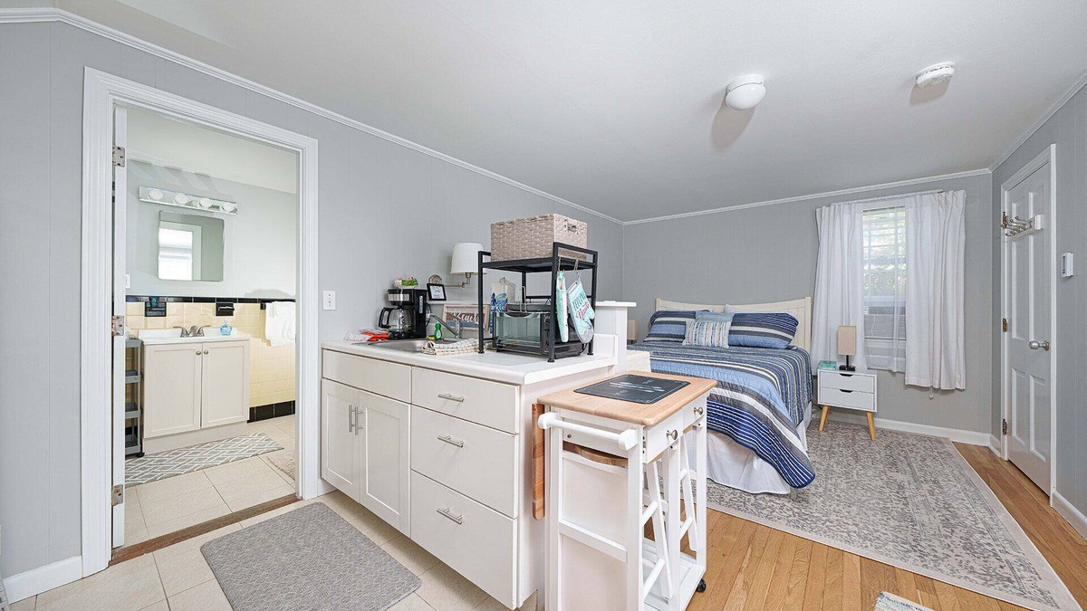 Hyannis Apartment | [New Listing] Cozy Studio near the Beach and Main Street - Captain Gosnold - M5